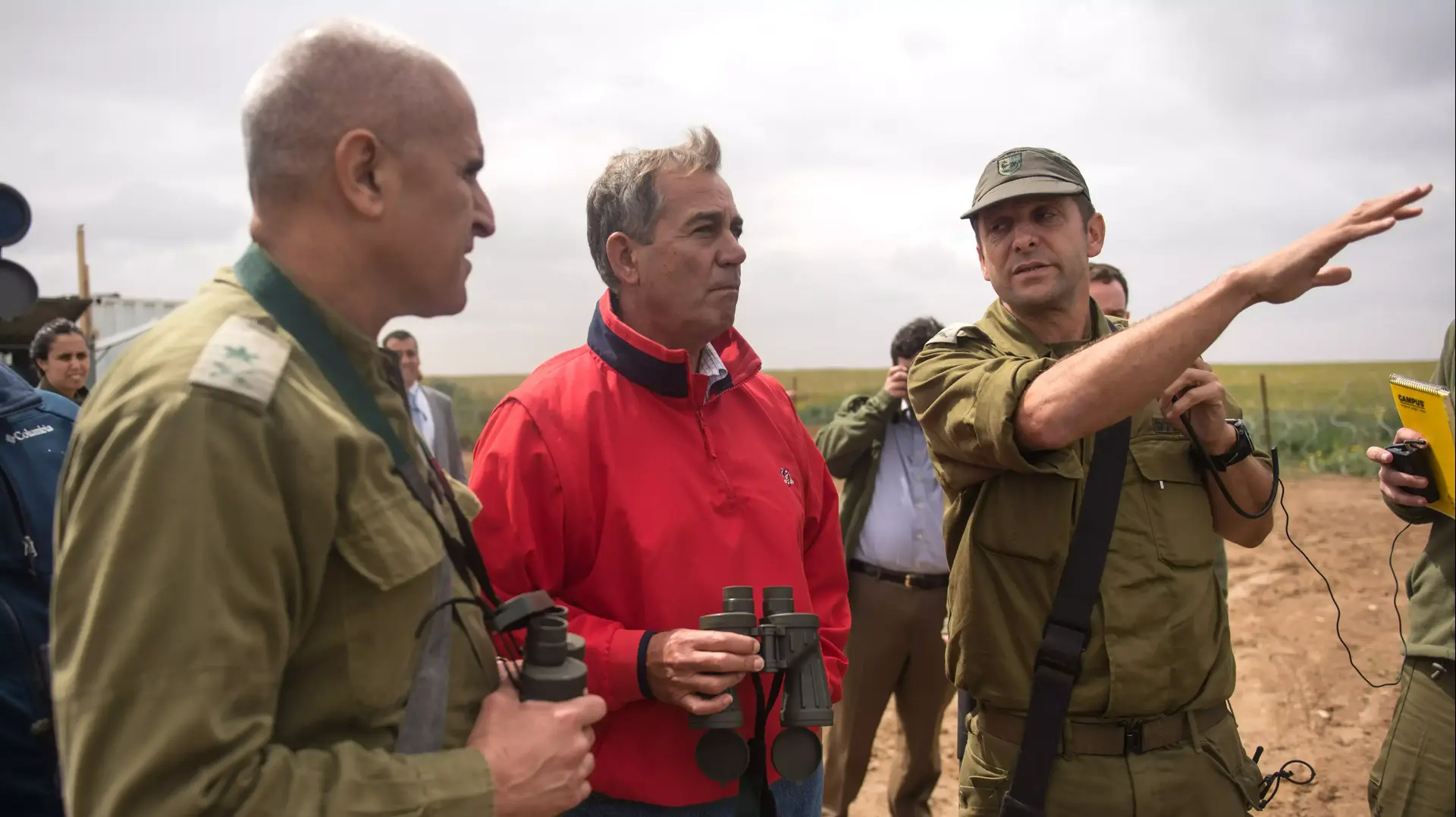 מצ"ב תמונות מביקורו של יו"ר בית הנבחרים של ארה"ב, מר ג'ון ביינר עם מפקד פיקוד הדרום, אלוף שלמה (סמי) תורג'מן ומאו"ג עזה, תא"ל איתי וירוב מצ"ב תמונות מביקורו של יו"ר בית הנבחרים של ארה"ב, מר ג'ון ביינר עם מפקד פיקוד הדרום, אלוף שלמה (סמי) תורג'מן ומאו"ג עזה, תא"ל איתי וירוב
