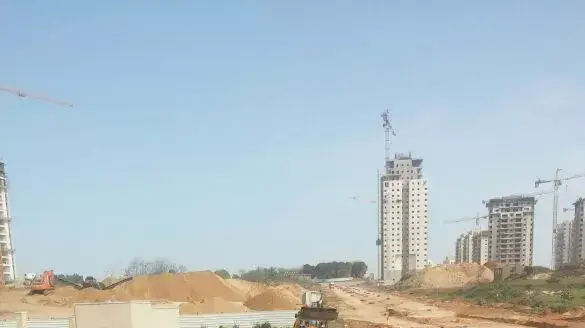 עבודות להקמת תחנת חשמל שעתידה לקום בסמוך לשכונת מגורים בבאר יעקב עבודות להקמת תחנת חשמל שעתידה לקום בסמוך לשכונת מגורים בבאר יעקב