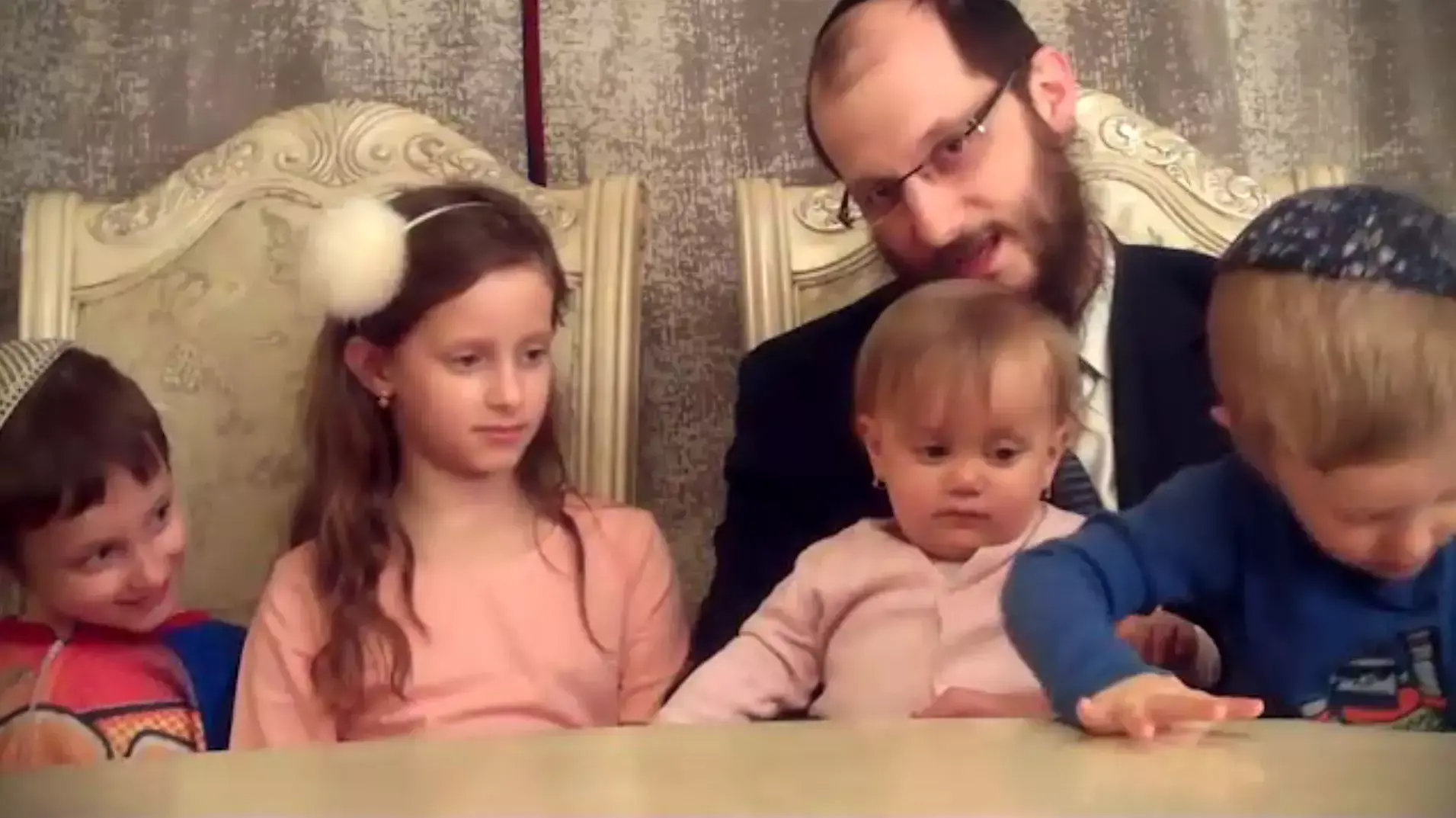 אוריאל ויגלר רב בקהילה היהודית במנהטן, פסח, אפריל 2015 אוריאל ויגלר רב בקהילה היהודית במנהטן, פסח, אפריל 2015