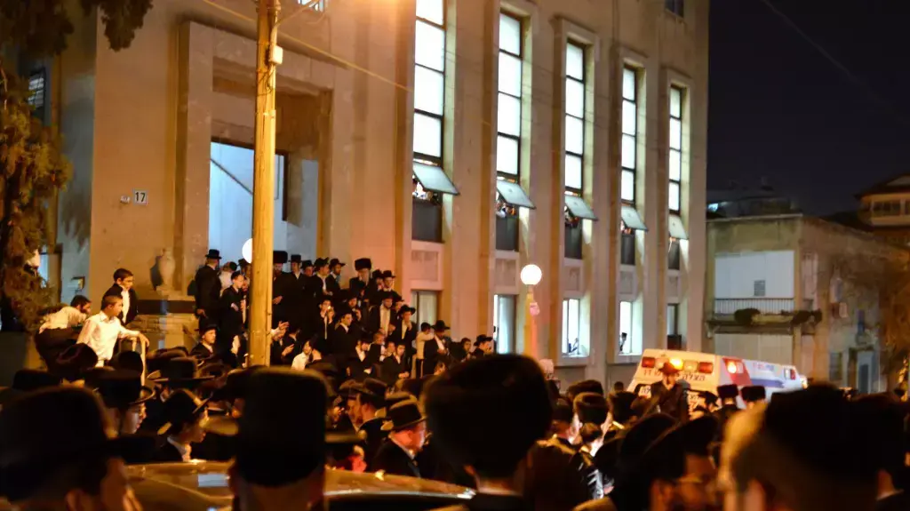 הלוויתו של הרב שמואל הלוי וואזנר, מחשובי פוסקי ההלכה החרדיים שהלך לעולמו בערב חג הפסח, בבני ברק, אפריל 2015 הלוויתו של הרב שמואל הלוי וואזנר, מחשובי פוסקי ההלכה החרדיים שהלך לעולמו בערב חג הפסח, בבני ברק, אפריל 2015