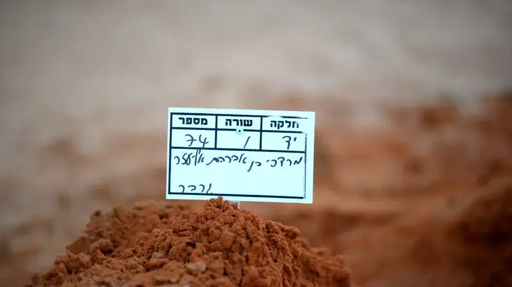 הקבר של מרדכי גרבר, בית העלמין בסגולה. אפריל 2015 הקבר של מרדכי גרבר, בית העלמין בסגולה. אפריל 2015