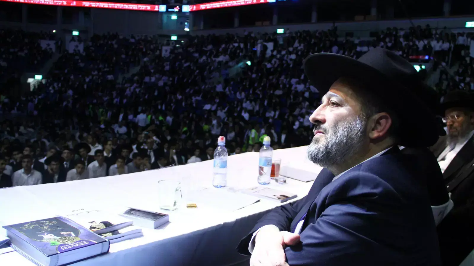 יו"ר ש"ס אריה דרעי בהתכנסות של המפלגה בארנה בירושלים. אפריל 2015