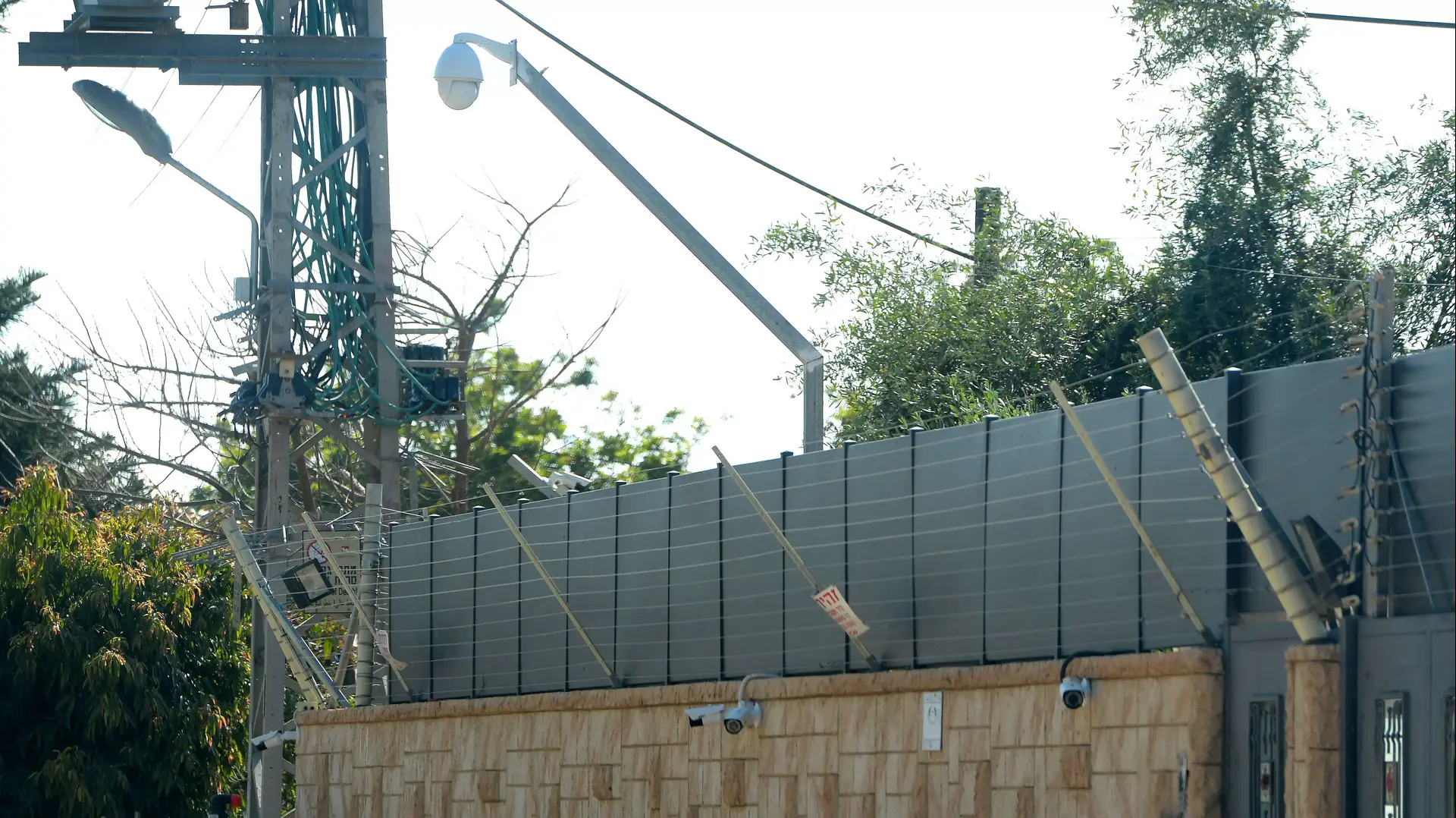 ביתו של בני שלמה במושב חפץ, אפריל 2015 ביתו של בני שלמה במושב חפץ, אפריל 2015