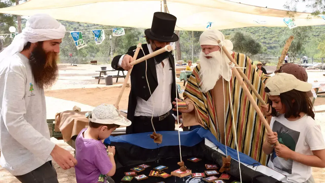 הפעלות אקולוגיות למשפחות בסימן הפסח בנס הרים, הרי ירושלים. אפריל 2015 הפעלות אקולוגיות למשפחות בסימן הפסח בנס הרים, הרי ירושלים. אפריל 2015