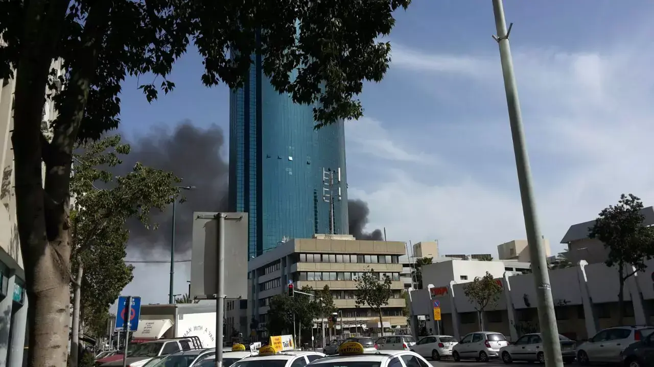 שריפה בבניין ברחוב המסגר בתל אביב, אפריל 2015 שריפה בבניין ברחוב המסגר בתל אביב, אפריל 2015