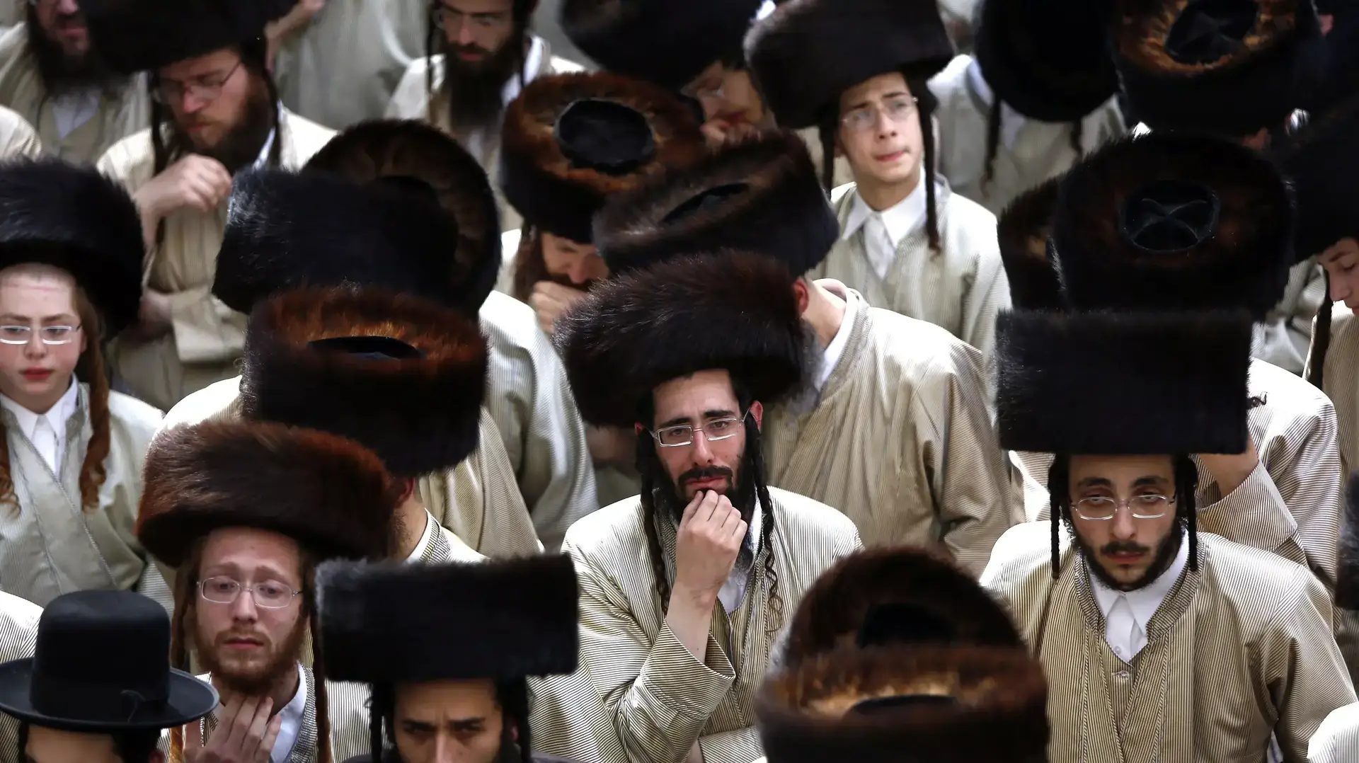 הלוויית יצחק סמט שנפצע בהלוויית הרב וואזנר, אפריל 2015 