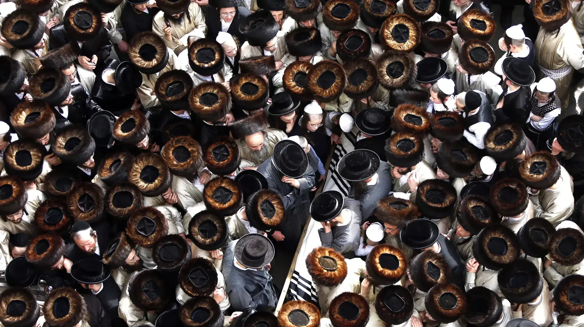 הלוויית יצחק סמט שנפצע בהלוויית הרב וואזנר, אפריל 2015 הלוויית יצחק סמט שנפצע בהלוויית הרב וואזנר, אפריל 2015