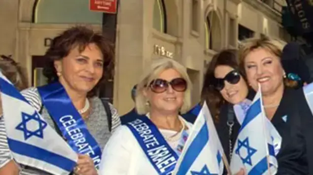 חנה הכהן (משמאל) במצעד ההצדעה לישראל בניו יורק חנה הכהן (משמאל) במצעד ההצדעה לישראל בניו יורק