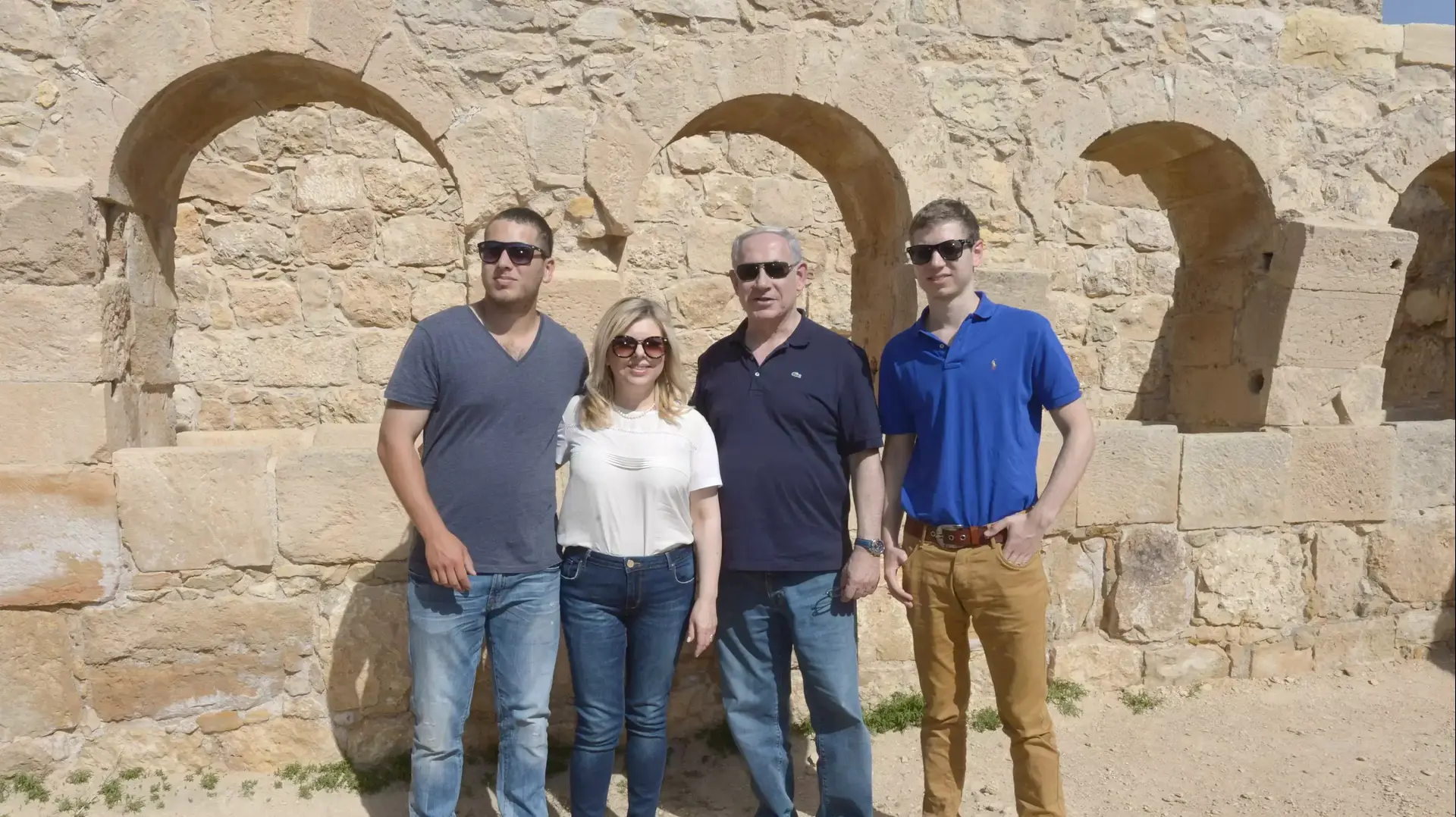 ראש הממשלה בנימין נתניהו ומשפחתו מסיירים בדרום ראש הממשלה בנימין נתניהו ומשפחתו מסיירים בדרום