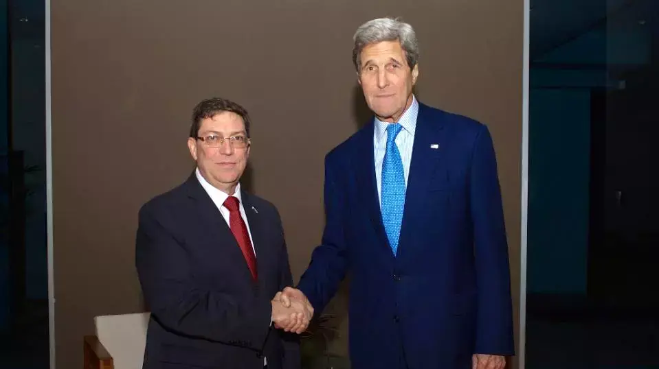 נושא: שר החוץ ג'ון קרי ומקבילו הקובני ברונו רודריגז בפגישה היסטורית בפנמה 10 באפריל 2015 נושא: שר החוץ ג'ון קרי ומקבילו הקובני ברונו רודריגז בפגישה היסטורית בפנמה 10 באפריל 2015