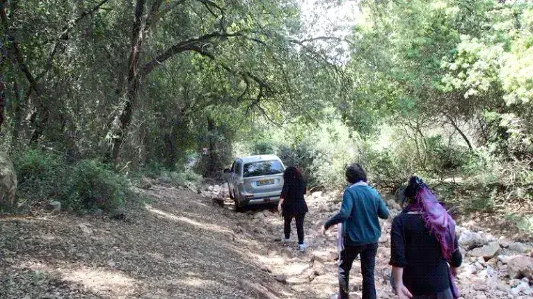 מטיילים בנחל געתון, אפריל 2015 מטיילים בנחל געתון, אפריל 2015