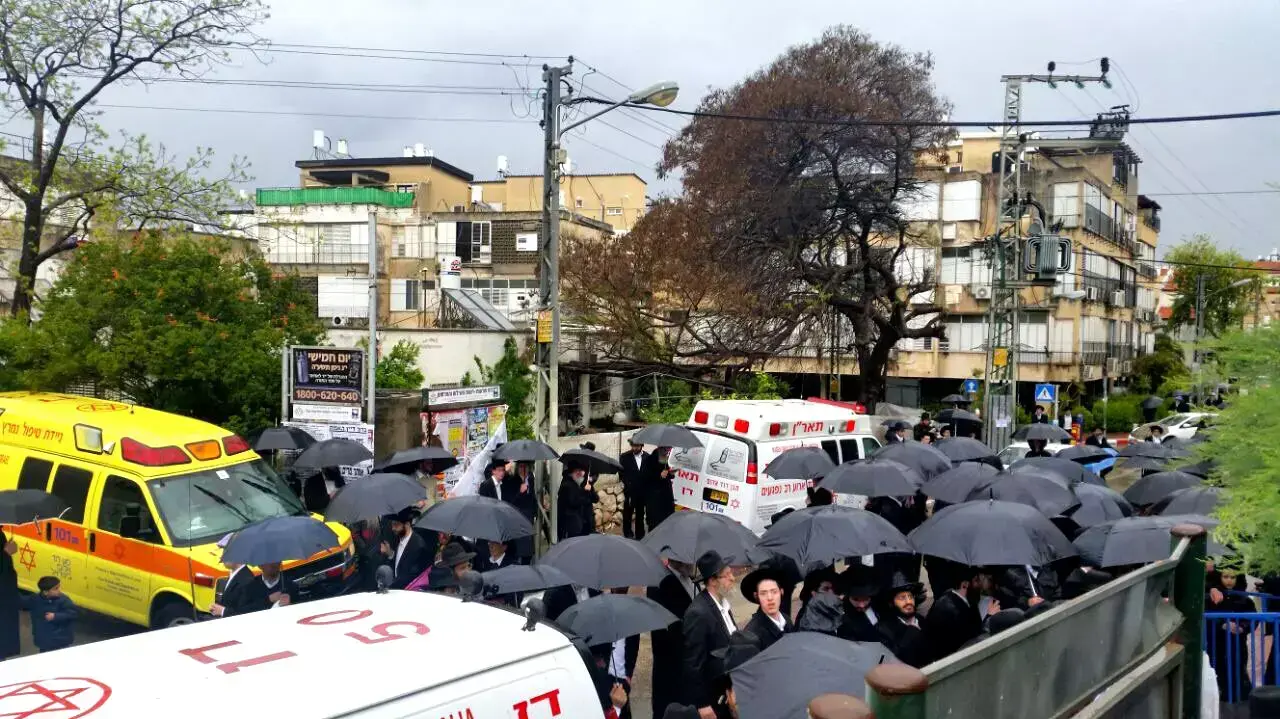 הלוויתו של הרב חיים שאול גריינמן בבני ברק, אפריל 2015 הלוויתו של הרב חיים שאול גריינמן בבני ברק, אפריל 2015