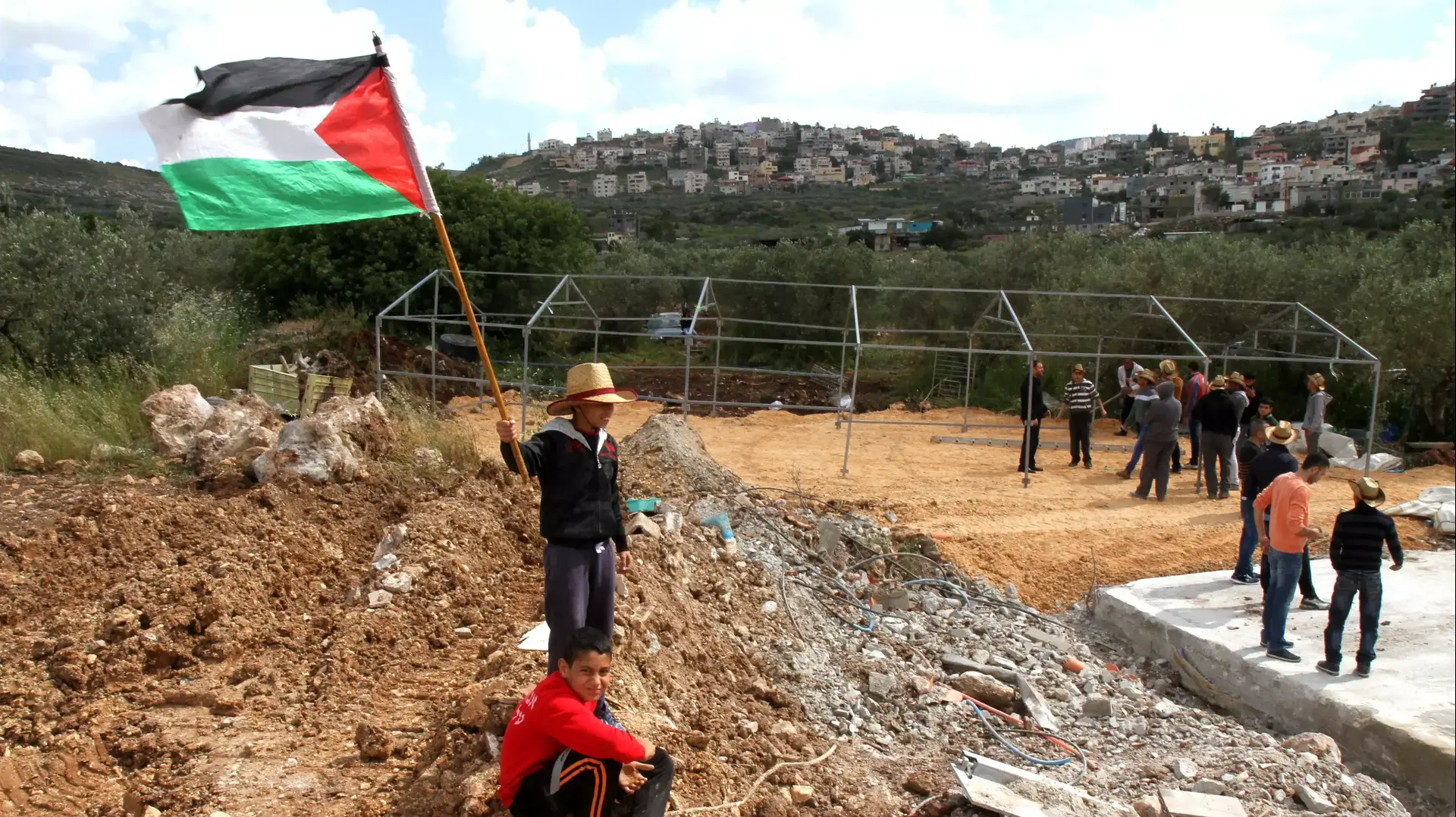 הבית שנהרס אמש בכפר כנא, אפריל 2015 הבית שנהרס אמש בכפר כנא, אפריל 2015