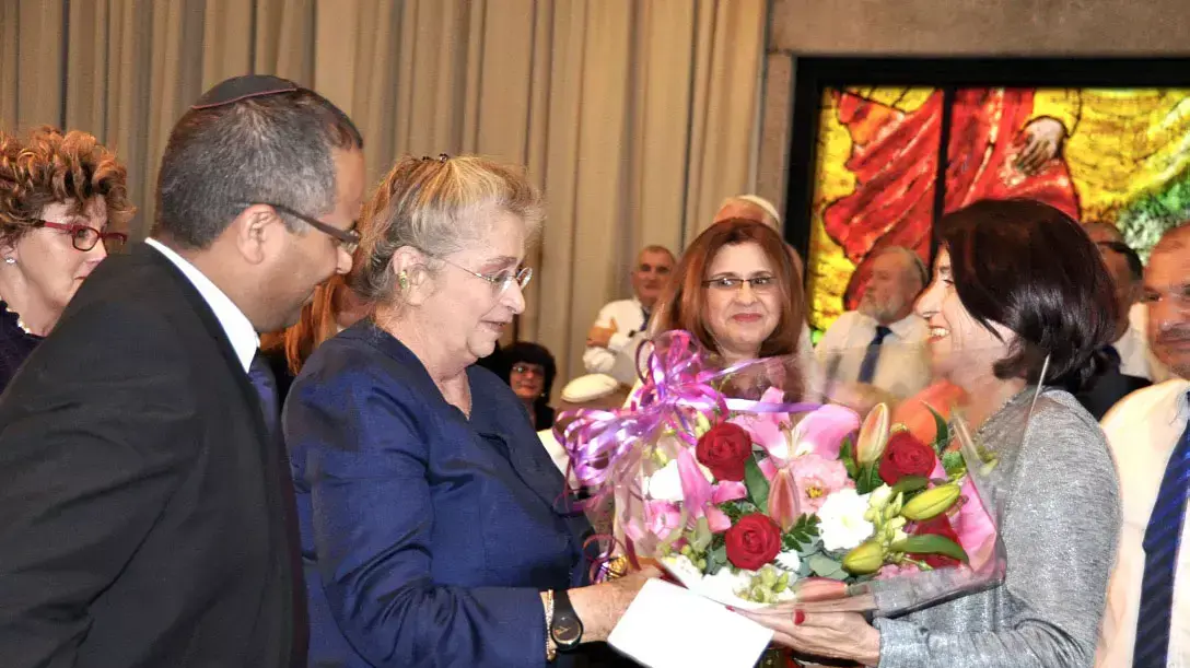 נשיא המדינה ורעייתו ארחו את השקת הספר "טעם לחיים" ובו מתכונים של 124 אמהות שכולות נשיא המדינה ורעייתו ארחו את השקת הספר "טעם לחיים" ובו מתכונים של 124 אמהות שכולות