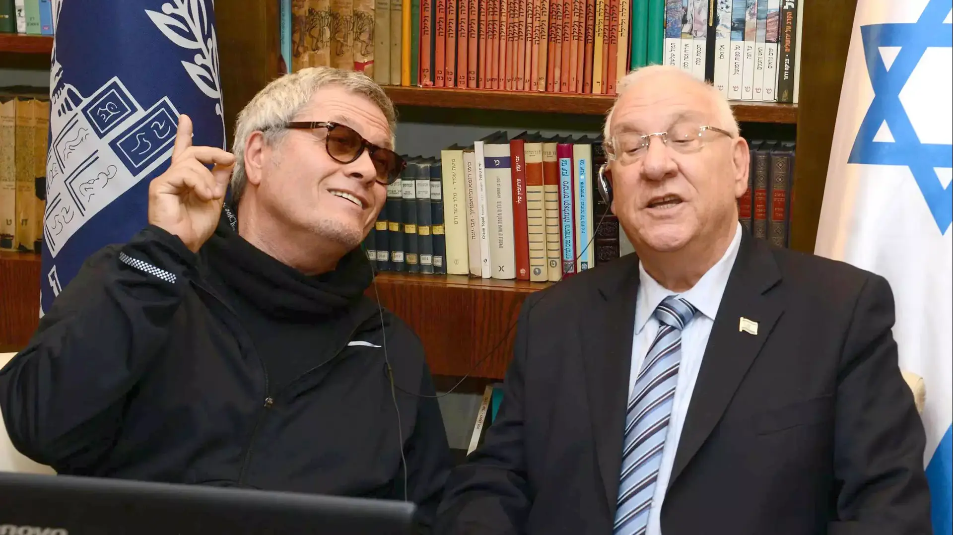 נשיא המדינה ראובן (רובי) ריבלין והזמר שלמה ארצי, אפריל 2015 נשיא המדינה ראובן (רובי) ריבלין והזמר שלמה ארצי, אפריל 2015