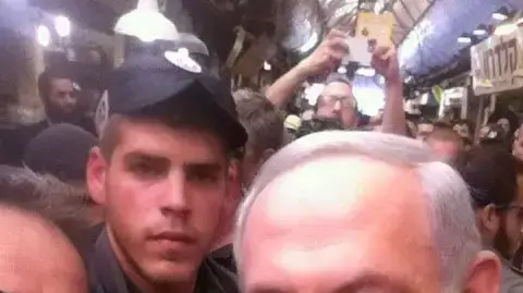 אבי מויאל ב"סלפי" עם ראש הממשלה נתניהו אבי מויאל ב"סלפי" עם ראש הממשלה נתניהו