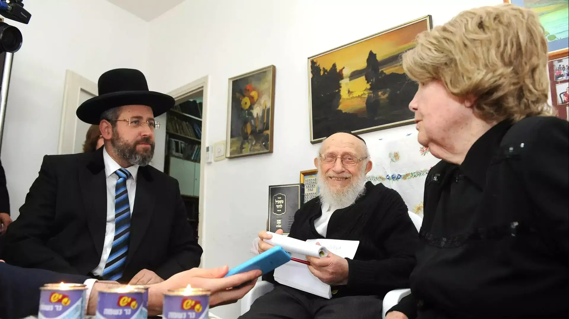 הרב דוד לאו, הרב הראשי לישראל, נפגש עם המורה שלו ניצול שואה הרב דוד לאו, הרב הראשי לישראל, נפגש עם המורה שלו ניצול שואה