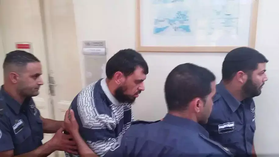 המחבל מפיגוע הדריסה בירושלים, חאלד קורטינה, מובא להארכת מעצר בבימש השלום בירושלים. אפריל 2015
