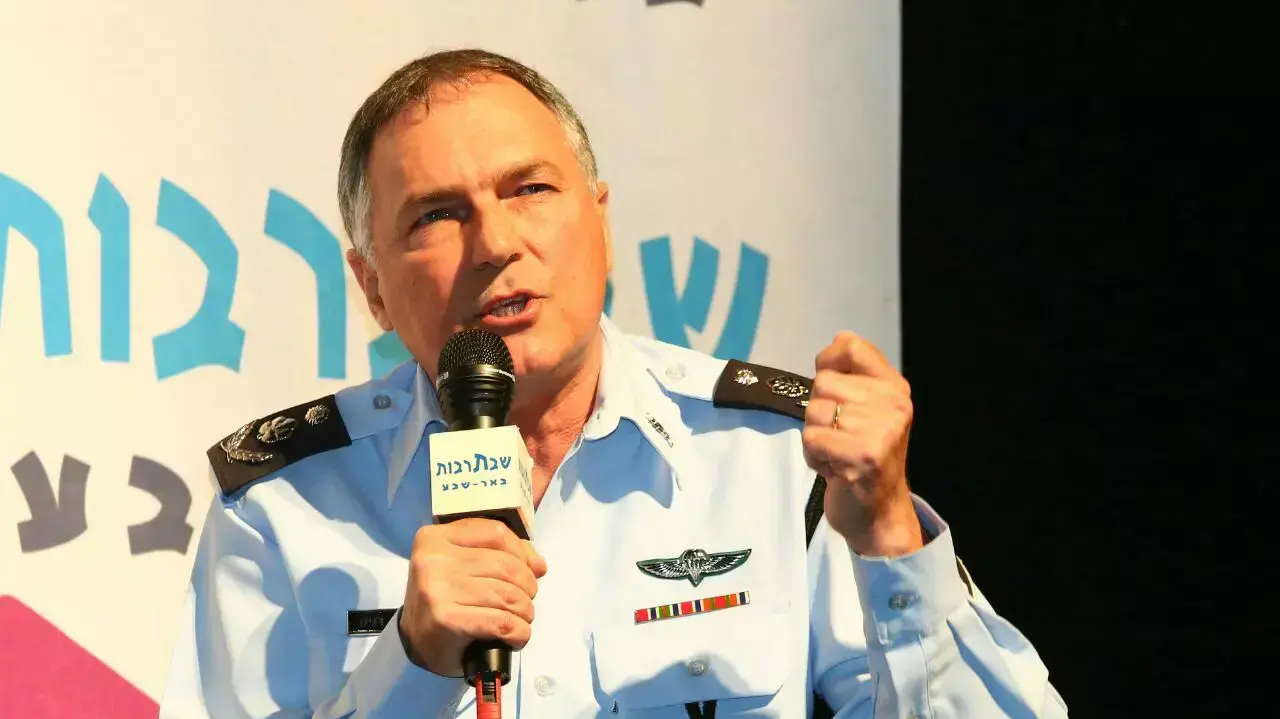 מפכ"ל המשטרה, יוחנן דנינו, באירוע שבתרבות בבאר שבע, אפריל 2015 מפכ"ל המשטרה, יוחנן דנינו, באירוע שבתרבות בבאר שבע, אפריל 2015
