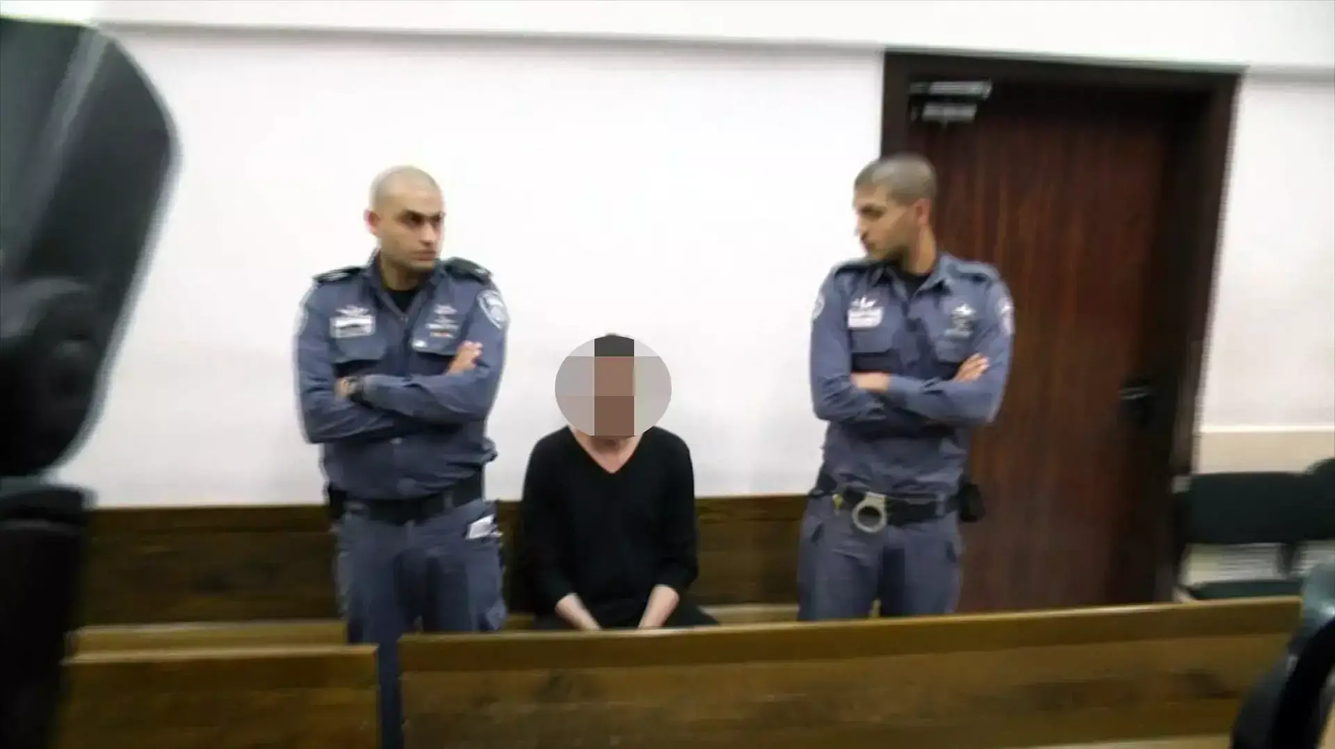 הזמר החשוד שהכה את אשתו בבית המשפט, 18 באפריל 2015 הזמר החשוד שהכה את אשתו בבית המשפט, 18 באפריל 2015