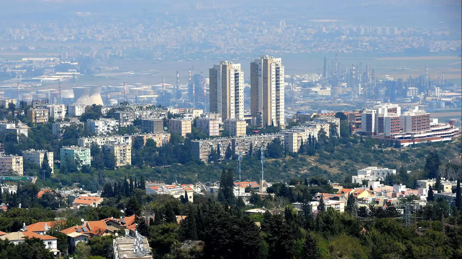 מבט לחיפה מחוף קריית חיים, אפריל 2015 מבט לחיפה מחוף קריית חיים, אפריל 2015