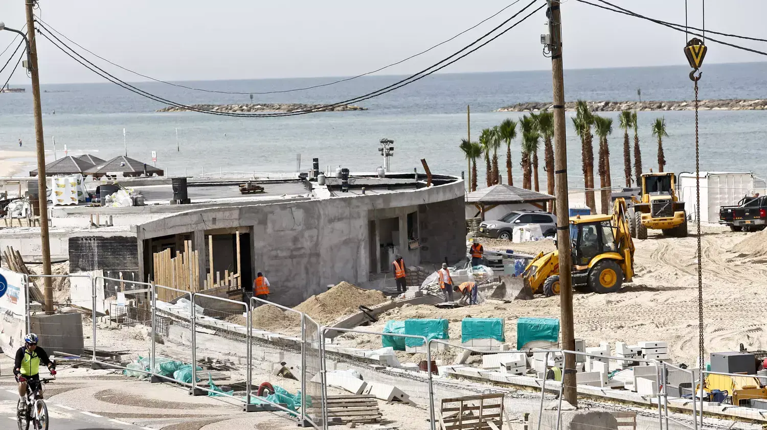 שיפוץ טיילת תל אביב, חוף בוגרשוב, אפריל 2015