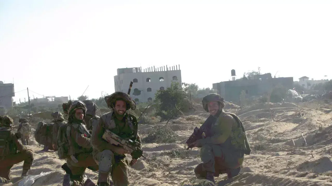 מתוך שהותו של סמ"ר דולב אוחיון ויחידתו בעזה מתוך שהותו של סמ"ר דולב אוחיון ויחידתו בעזה