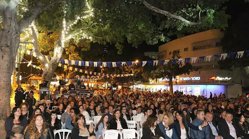 אירוע "שרים וזוכרים" ברמת גן, אפריל 2015 אירוע "שרים וזוכרים" ברמת גן, אפריל 2015