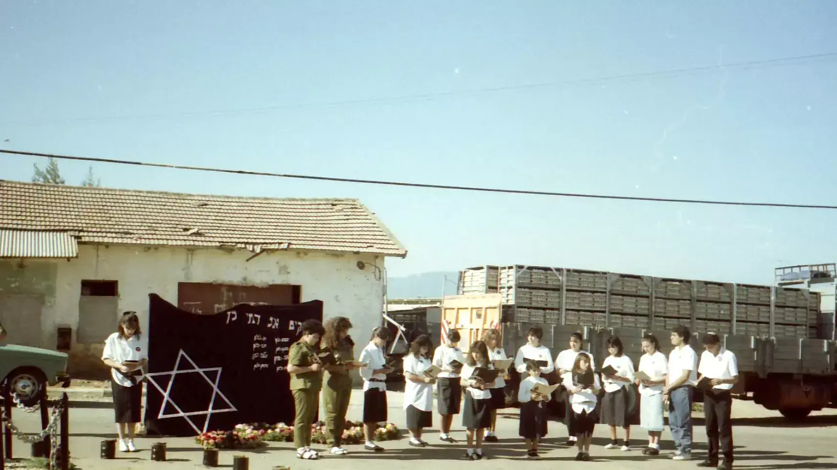 ארכיון, טקסי זיכרון באביבים אליהם הוזמנו חברי קיבוץ ברעם ארכיון, טקסי זיכרון באביבים אליהם הוזמנו חברי קיבוץ ברעם