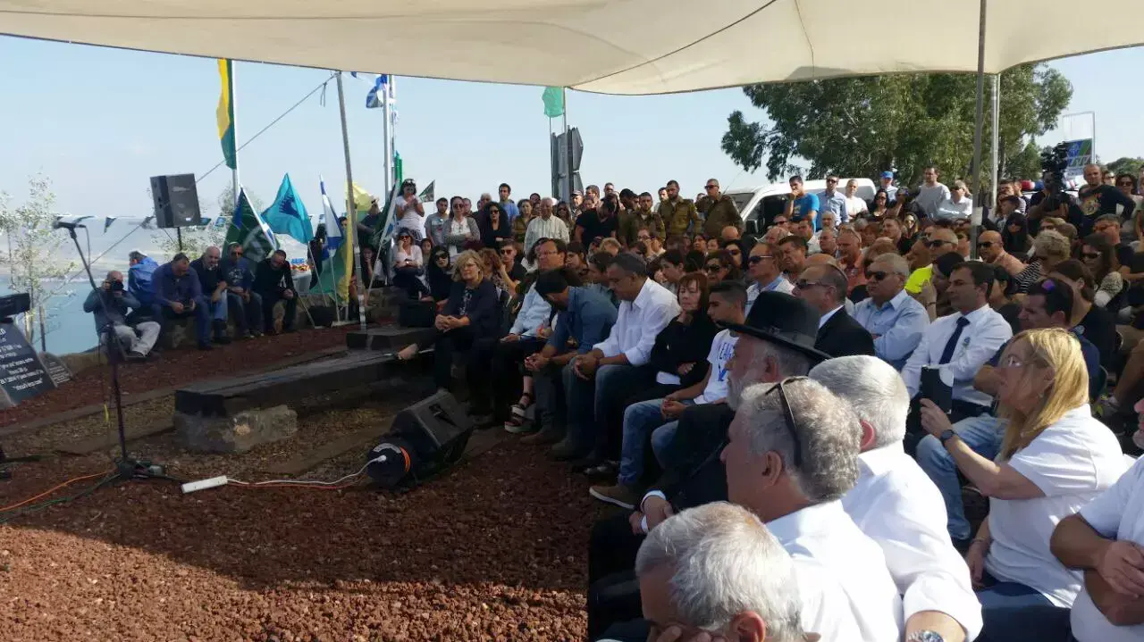 טקס הקדשת מצפה אורון להנצחת אורון שאול ז"ל, אפריל 2015 טקס הקדשת מצפה אורון להנצחת אורון שאול ז"ל, אפריל 2015