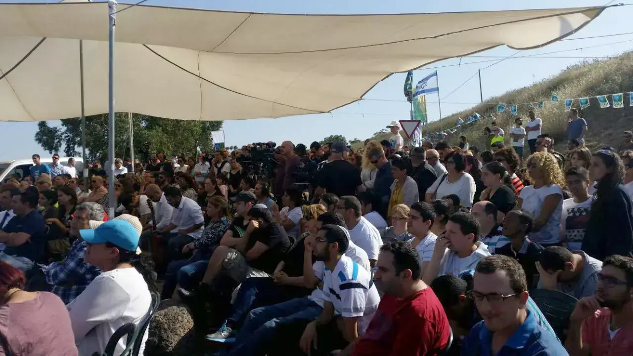 טקס הקדשת מצפה אורון להנצחת אורון שאול ז"ל, אפריל 2015 טקס הקדשת מצפה אורון להנצחת אורון שאול ז"ל, אפריל 2015