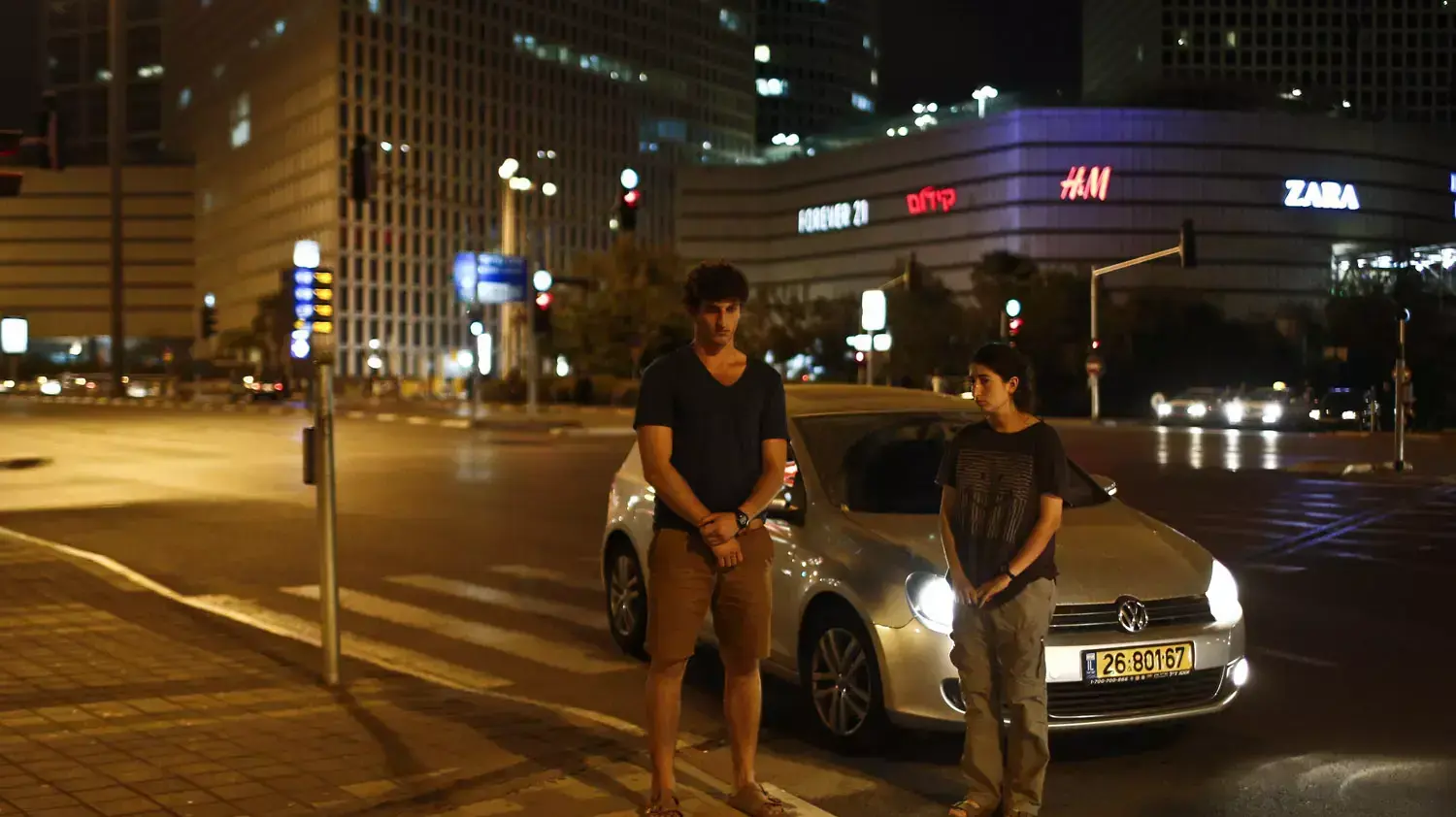 תמונות מהצפירה בערב יום הזיכרון, דרך השלום עזריאלי. אפריל 2015 תמונות מהצפירה בערב יום הזיכרון, דרך השלום עזריאלי. אפריל 2015