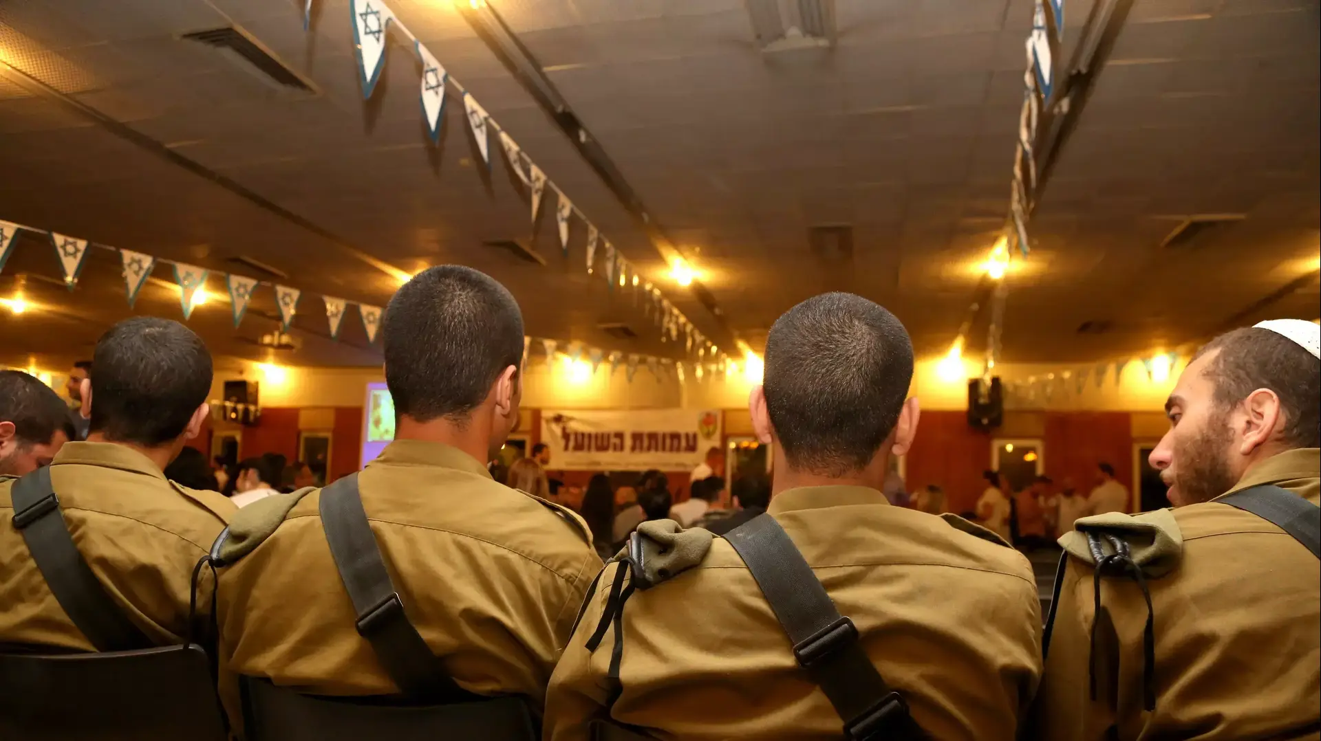 טקס יום הזיכרון לנופלי גדוד הסיור של חטיבת גבעתי. הטקס ייערך בסימן חמשת המפקדים והלוחמים מהיחידה אשר נפלו בשנה האחרונה במבצע צוק איתן. בארות יצחק, אפריל 2015 טקס יום הזיכרון לנופלי גדוד הסיור של חטיבת גבעתי. הטקס ייערך בסימן חמשת המפקדים והלוחמים מהיחידה אשר נפלו בשנה האחרונה במבצע צוק איתן. בארות יצחק, אפריל 2015