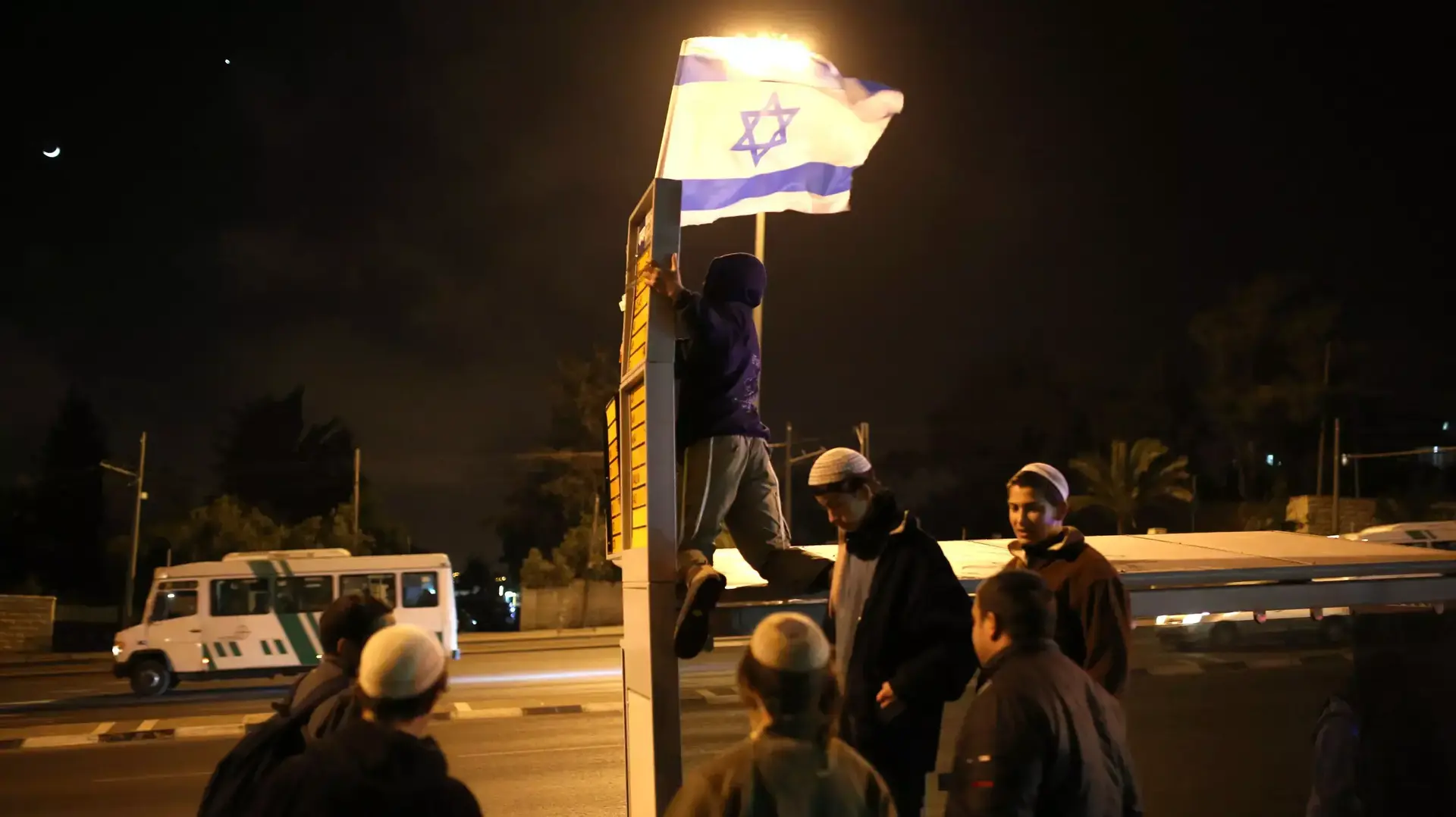 ערב שירה וזיכרון לזכרו של שלום שרקי, בגבעה הצרפתית בירושלים. אפריל 2015 ערב שירה וזיכרון לזכרו של שלום שרקי, בגבעה הצרפתית בירושלים. אפריל 2015