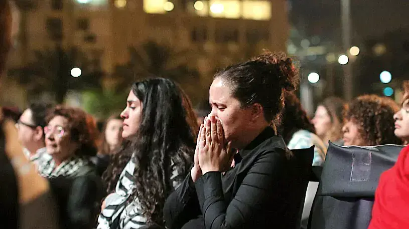 שרים בכיכר רבין, ערב יום הזיכרון. אפריל 2015