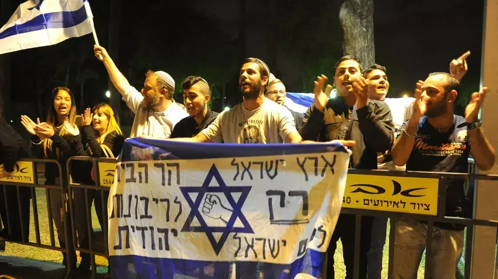 למעלה ממאה פלסטינים קיבלו אישור להיכנס לטקס של פורום המשפחות השכולות, גני התערוכה. אפריל 2015 למעלה ממאה פלסטינים קיבלו אישור להיכנס לטקס של פורום המשפחות השכולות, גני התערוכה. אפריל 2015