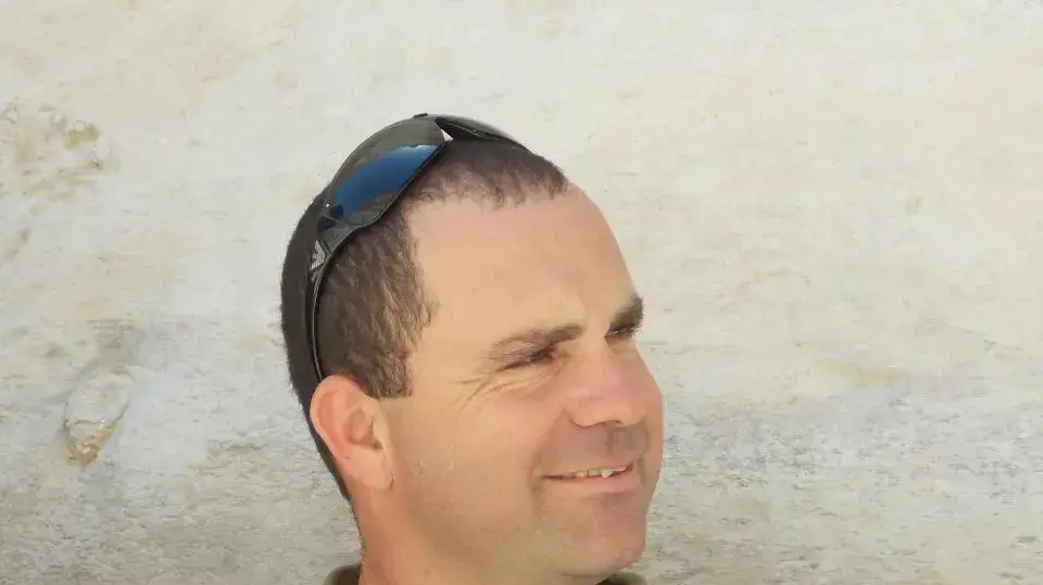 דולב קידר ז"ל שנהרג בצוק איתן עם תת אלוף רועי אלקבץ מפקדת אוגדה 80. אפריל 2015 דולב קידר ז"ל שנהרג בצוק איתן עם תת אלוף רועי אלקבץ מפקדת אוגדה 80. אפריל 2015