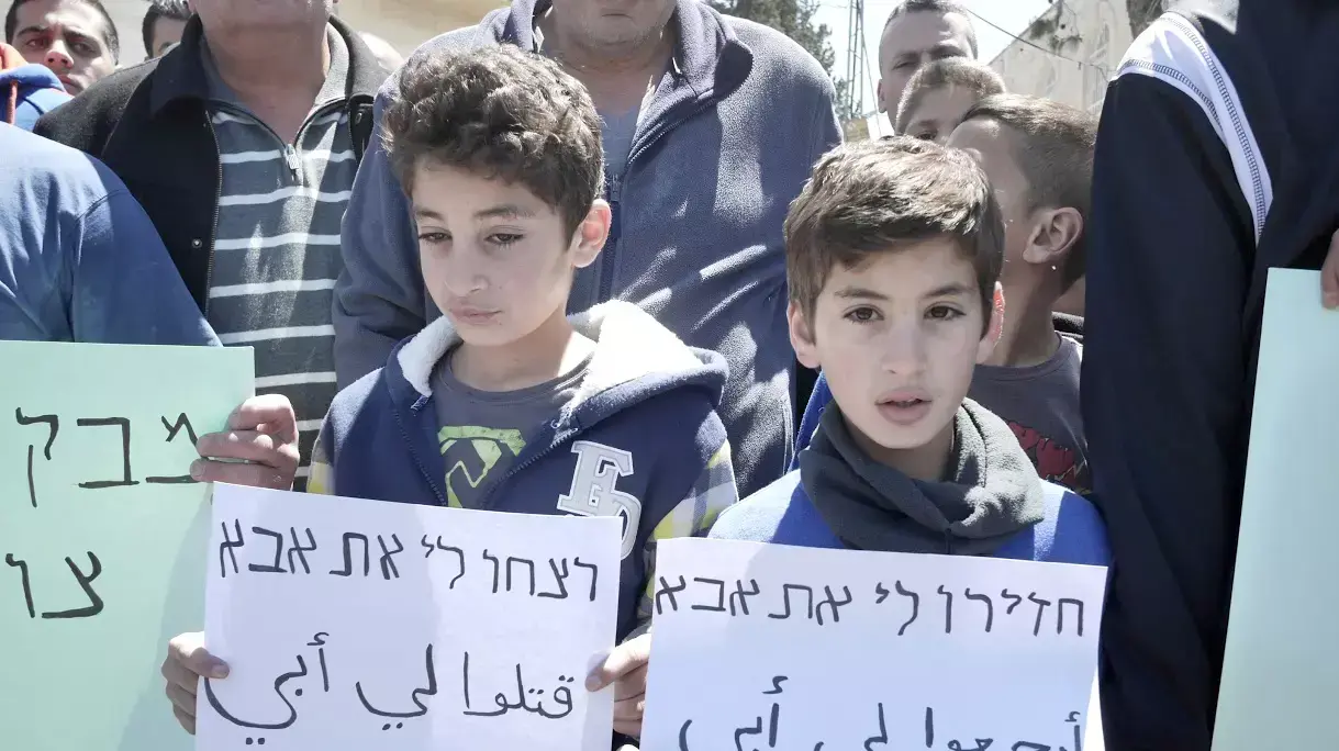 הפגנה על הרג גבר על ידי כוחות משטרה בעין נקובא, אפריל 2015 הפגנה על הרג גבר על ידי כוחות משטרה בעין נקובא, אפריל 2015