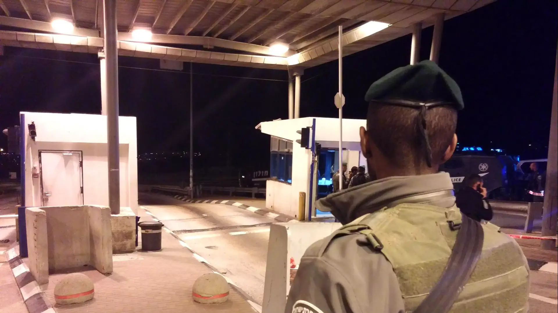 שוטר מספר על סיכול ניסיון הפיגוע במחסום א-זעים שבמזרח ירושלים שוטר מספר על סיכול ניסיון הפיגוע במחסום א-זעים שבמזרח ירושלים