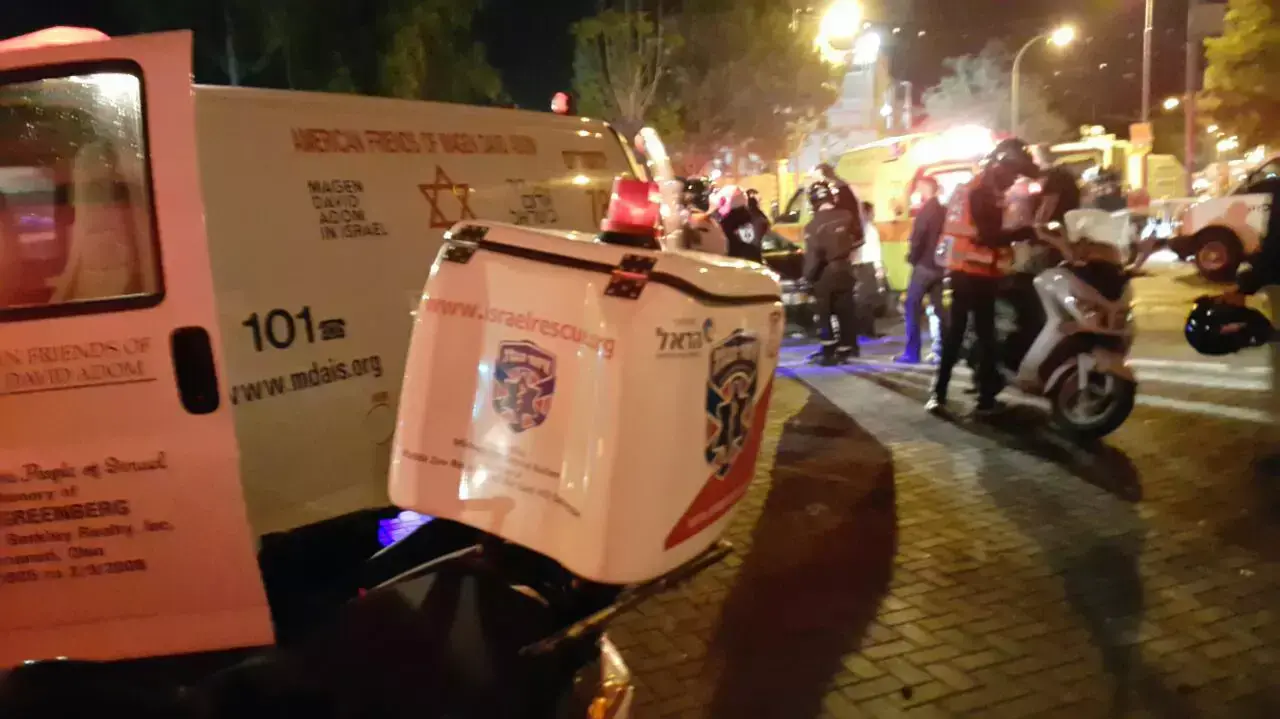 האזור שבו שלושה שוטרים נפצעו באירוע החשוד כפיגוע דריסה במזרח ירושלים, אפריל 2015 האזור שבו שלושה שוטרים נפצעו באירוע החשוד כפיגוע דריסה במזרח ירושלים, אפריל 2015