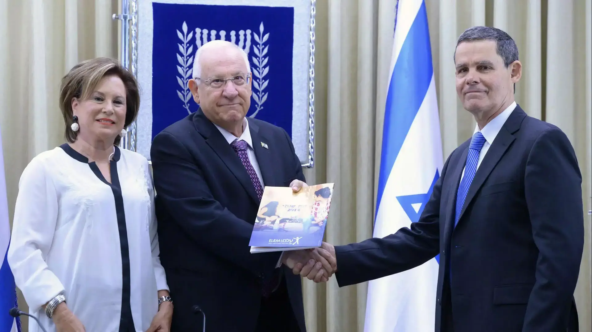 נשיא המדינה ראובן ריבלין קיבל את הדוח השנתי של עמותת עלם לשנת 2014 ., באפריל 2015. נשיא המדינה ראובן ריבלין קיבל את הדוח השנתי של עמותת עלם לשנת 2014 ., באפריל 2015.