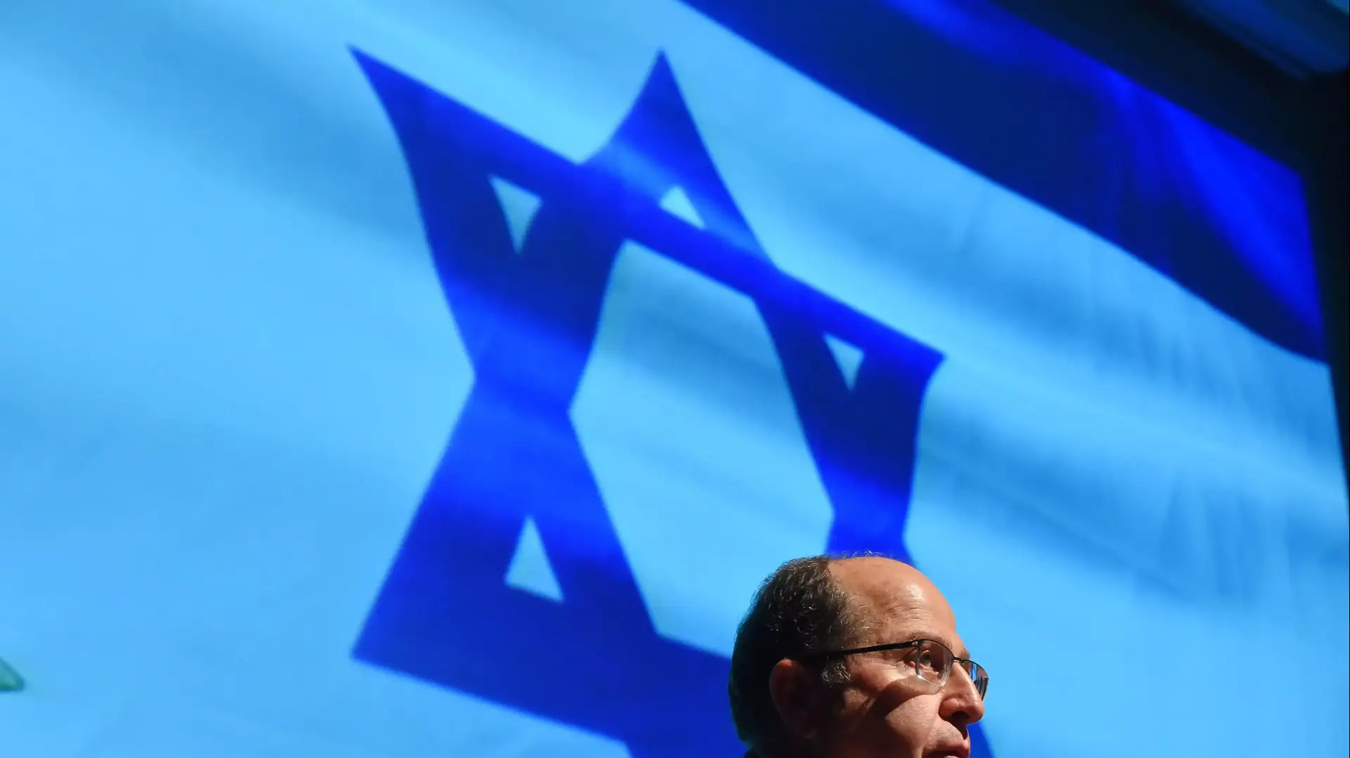 שר הביטחון משה יעלון בקבלת פנים בקריה, אפריל 2015