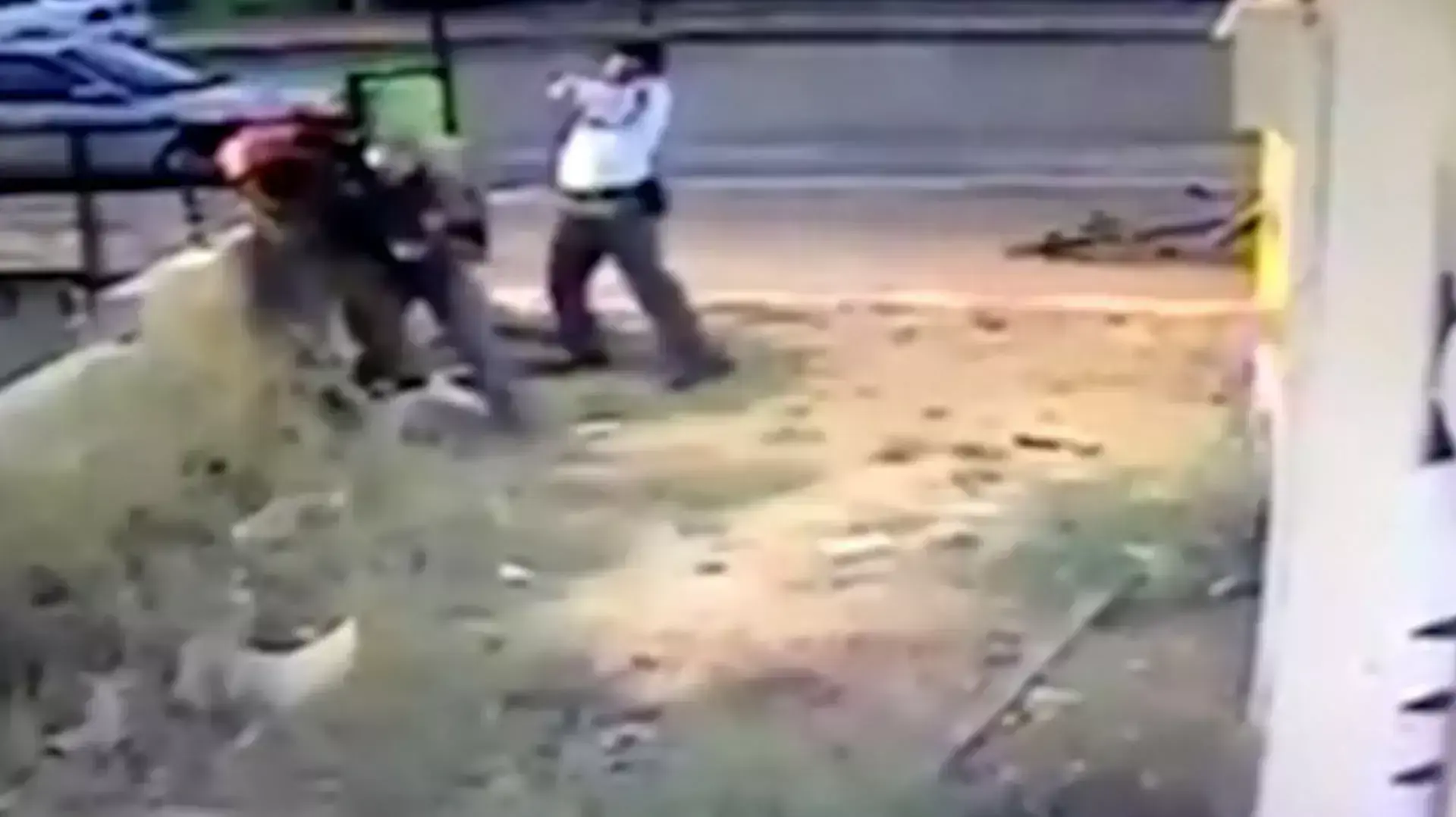 שוטרים מכים חייל בחולון שוטרים מכים חייל בחולון