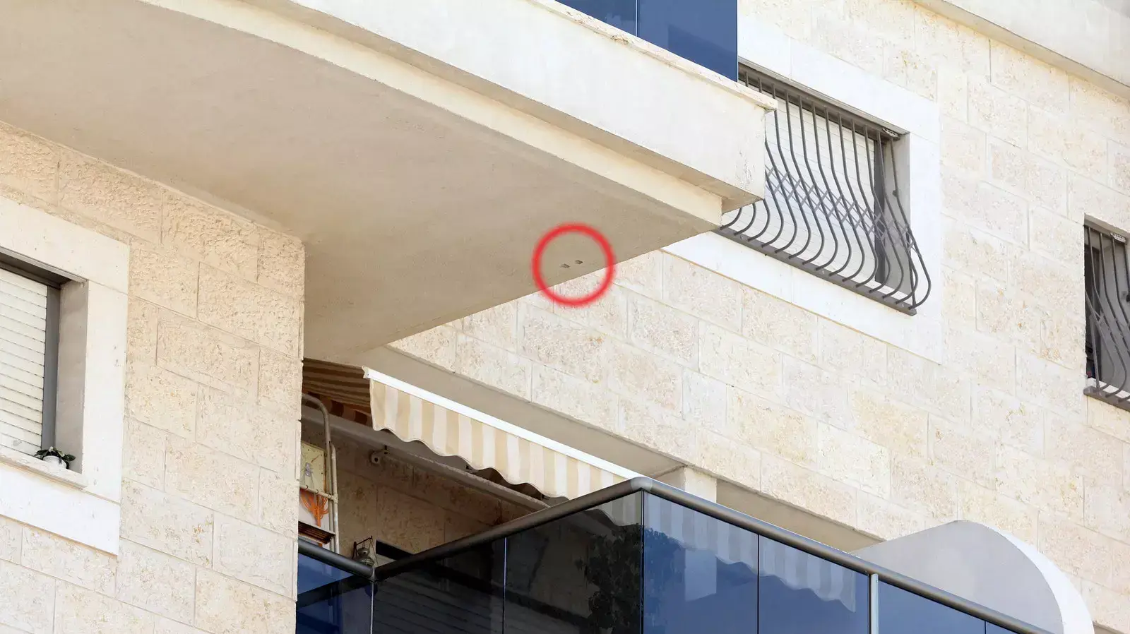 ניסיון התנקשות במיכאל מור, מרפסת ביתו בנהריה ניסיון התנקשות במיכאל מור, מרפסת ביתו בנהריה