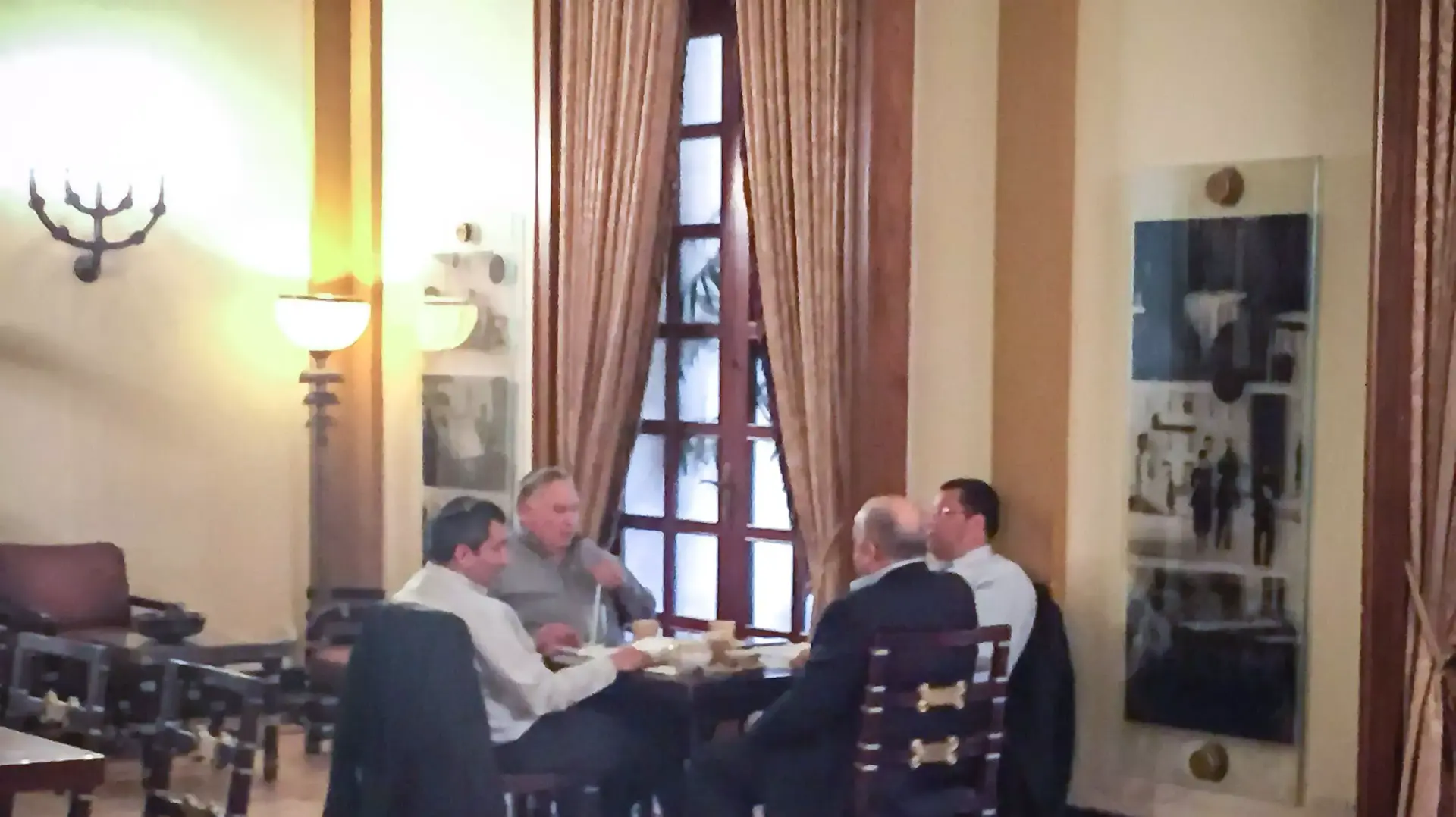 נתן אשל, משה לאון וזאב אלקין במלון קינג דיוויד בירושלים נתן אשל, משה לאון וזאב אלקין במלון קינג דיוויד בירושלים