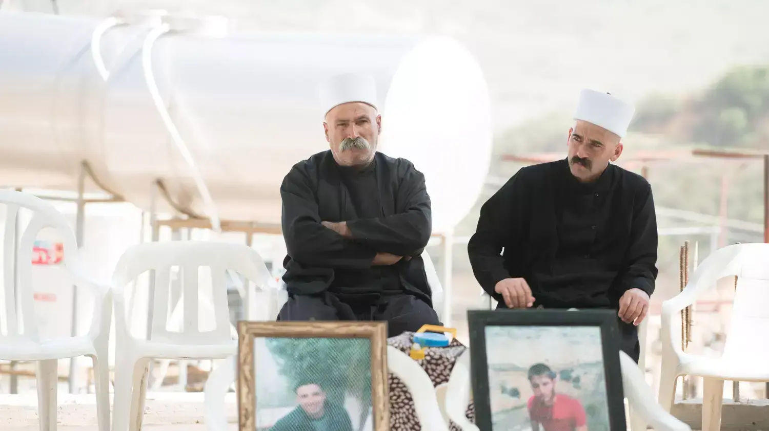 המשפחה של המחבלים שחוסלו ע"י צה"ל לאחר שהניחו מטען על גבול ישראל סוריה. מג'דל שאמס, אפריל 2015 המשפחה של המחבלים שחוסלו ע"י צה"ל לאחר שהניחו מטען על גבול ישראל סוריה. מג'דל שאמס, אפריל 2015