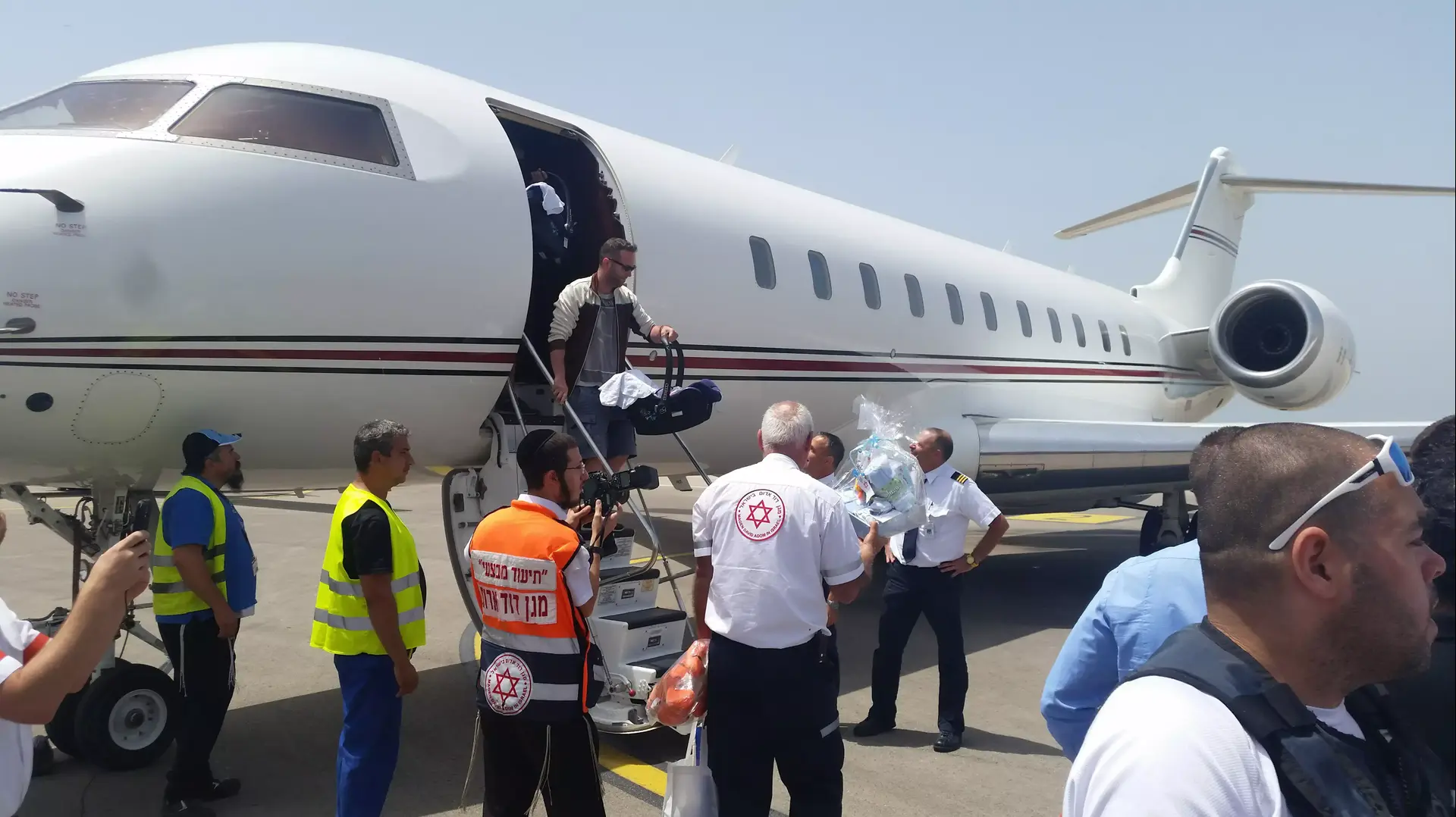 חזרת התינוקת הישראלים מקטמנדו, רעידת האדמה בנפאל. אפריל 2015 חזרת התינוקת הישראלים מקטמנדו, רעידת האדמה בנפאל. אפריל 2015