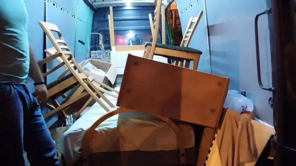 מורים התגייסו לסייע לתלמידה שנמצאה במצב כלכלי קשה בבית, אפריל 2015 מורים התגייסו לסייע לתלמידה שנמצאה במצב כלכלי קשה בבית, אפריל 2015