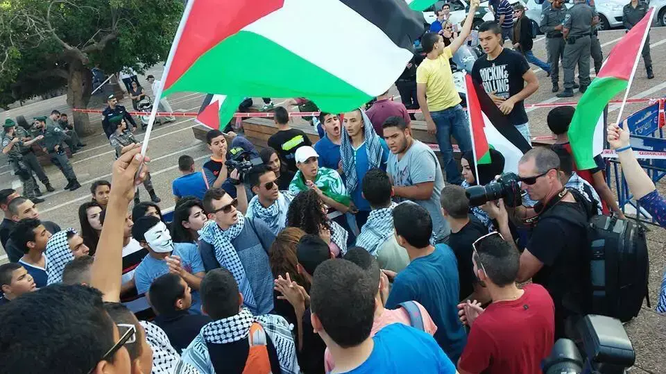 הפגנה של ערבים נגד הריסת בתים, כיכר רבין. אפריל 2015