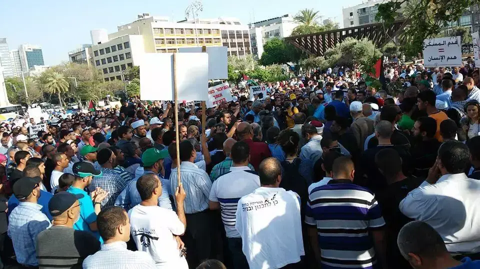 הפגנה של ערבים נגד הריסת בתים, כיכר רבין. אפריל 2015 הפגנה של ערבים נגד הריסת בתים, כיכר רבין. אפריל 2015